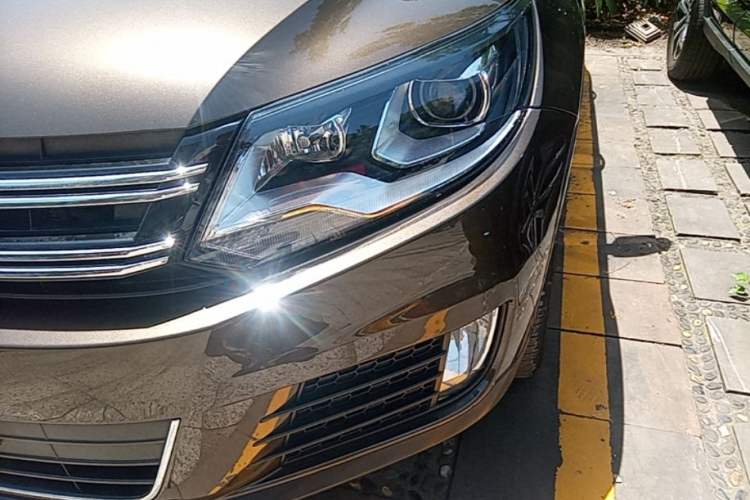 Used Volkswagen Tiguan 2015 2.0 TSI Automatic All-Wheel Drive Luxury Edition Left Front Headlight
