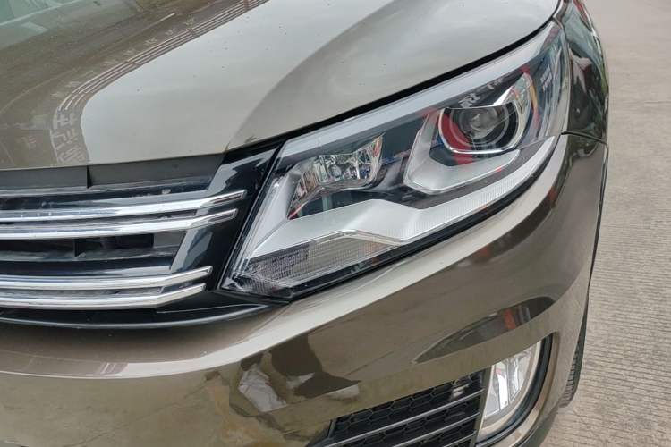 Used Volkswagen Tiguan 2015 2.0 TSI Automatic All-Wheel Drive Luxury Edition Left Front Headlight