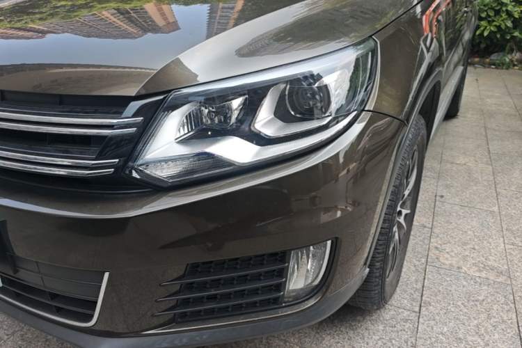 Used Volkswagen Tiguan 2015 2.0 TSI Automatic All-Wheel Drive Luxury Edition Left Front Headlight