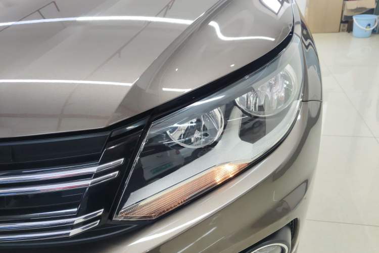 Used Volkswagen Tiguan 2015 2.0 TSI Comfort Edition Left Front Headlight