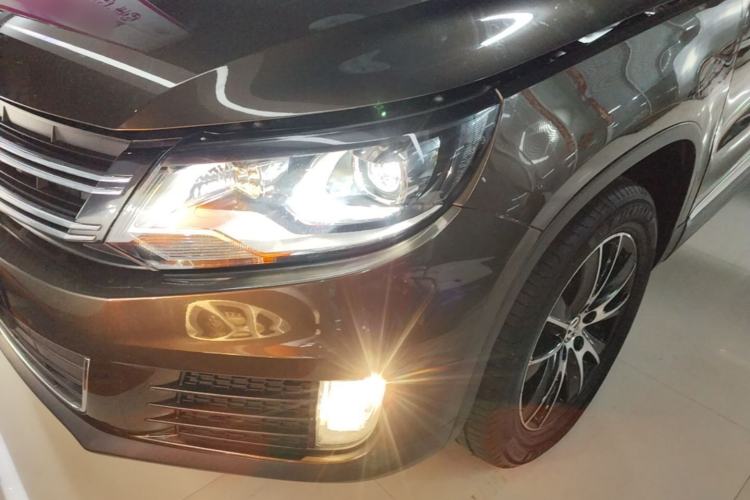 Used Volkswagen Tiguan 2015 1.8TSI Automatic All-Wheel-Drive Luxury Model Left Front Headlight