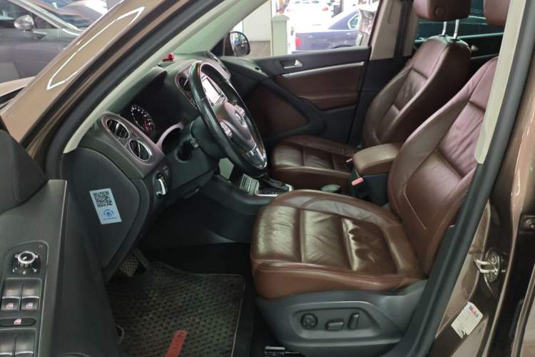 Used Volkswagen Tiguan 2015 2.0 TSI Comfort Edition Left Front Seat