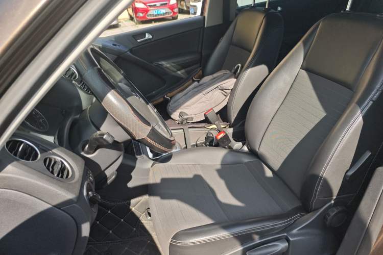 Used Volkswagen Tiguan 2015 1.8TSI Automatic Two-Wheel Drive Trend Edition Left Front Seat