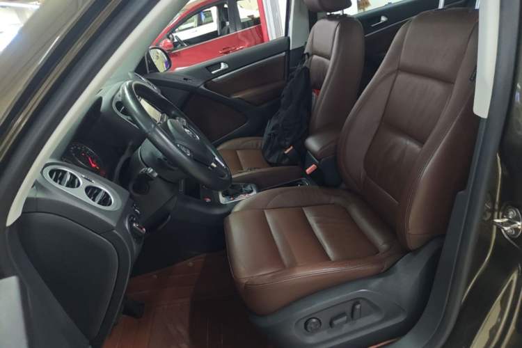 Used Volkswagen Tiguan 2015 1.8TSI Automatic All-Wheel-Drive Luxury Model Left Front Seat