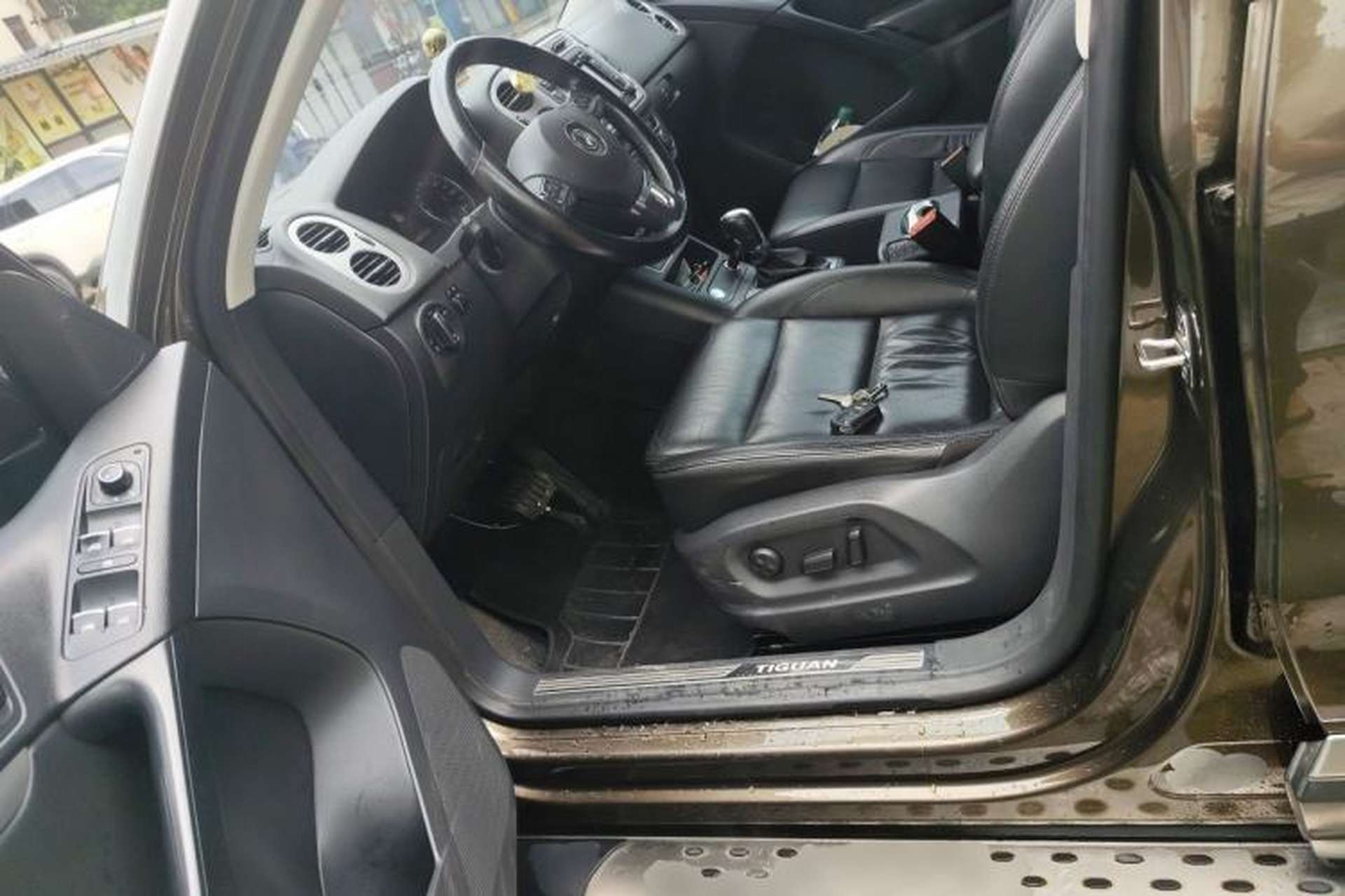 Used Volkswagen Tiguan 2015 1.8TSI Automatic All-Wheel-Drive Luxury Model Left Front Seat