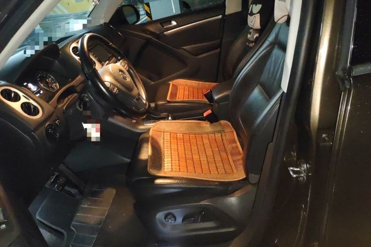 Used Volkswagen Tiguan 2015 2.0 TSI Automatic All-Wheel Drive Luxury Edition Left Front Seat