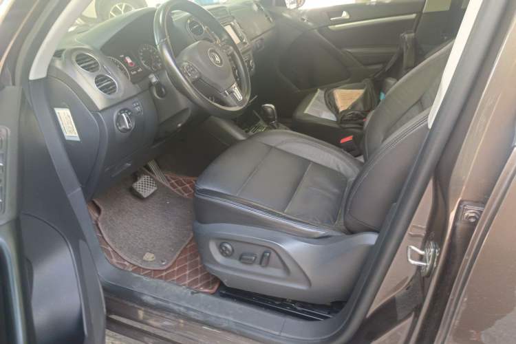 Used Volkswagen Tiguan 2015 2.0 TSI Comfort Edition Left Front Seat