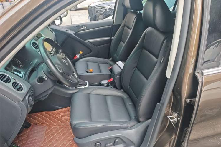 Used Volkswagen Tiguan 2015 2.0 TSI Automatic All-Wheel Drive Luxury Edition Left Front Seat