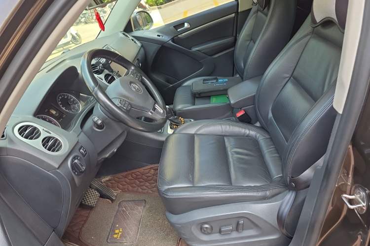 Used Volkswagen Tiguan 2015 1.8TSI Automatic All-Wheel-Drive Luxury Model Left Front Seat