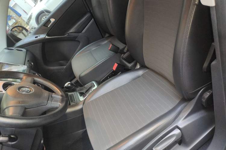 Used Volkswagen Tiguan 2015 1.8TSI Automatic Two-Wheel Drive Trend Edition Left Front Seat