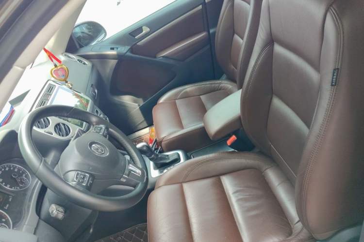 Used Volkswagen Tiguan 2015 1.8TSI Automatic All-Wheel-Drive Luxury Model Left Front Seat