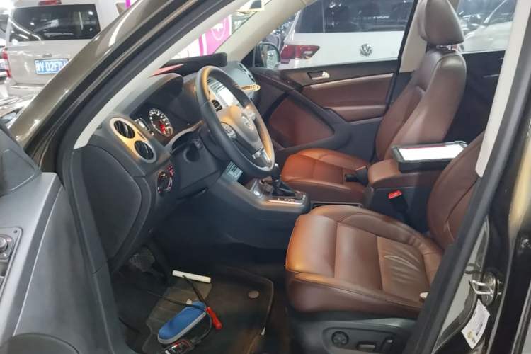 Used Volkswagen Tiguan 2015 1.8TSI Automatic All-Wheel-Drive Luxury Model Left Front Seat
