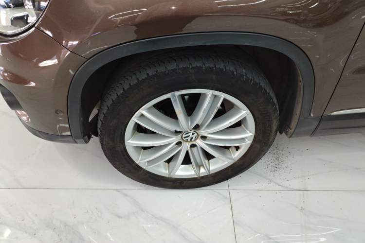 Used Volkswagen Tiguan 2015 2.0 TSI Comfort Edition Left Front Wheel Hub