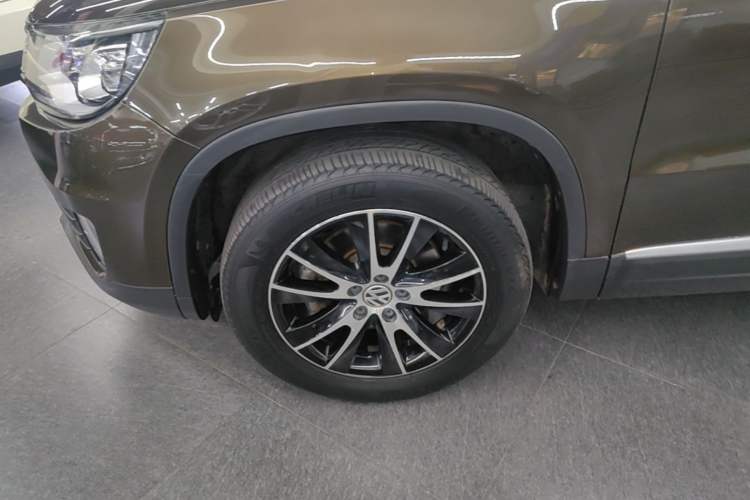 Used Volkswagen Tiguan 2015 1.8TSI Automatic Two-Wheel Drive Luxury Model Left Front Wheel Hub