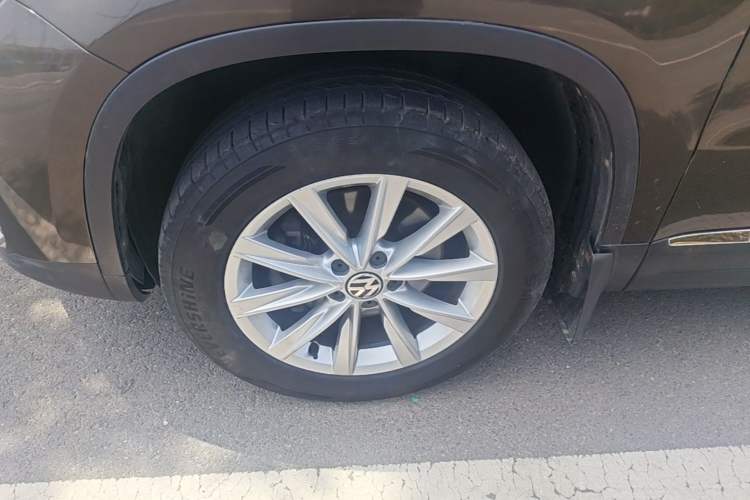 Used Volkswagen Tiguan 2015 1.8TSI Automatic Two-Wheel Drive Comfort Edition Left Front Wheel Hub