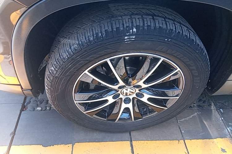 Used Volkswagen Tiguan 2015 2.0 TSI Automatic All-Wheel Drive Luxury Edition Left Front Wheel Hub