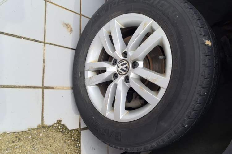 Used Volkswagen Tiguan 2015 1.8TSI Automatic Two-Wheel Drive Trend Edition Left Front Wheel Hub