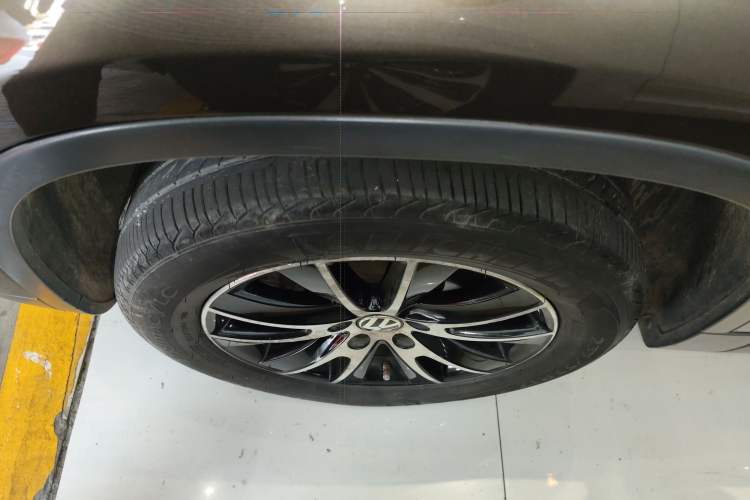 Used Volkswagen Tiguan 2015 2.0 TSI Automatic All-Wheel Drive Luxury Edition Left Front Wheel Hub