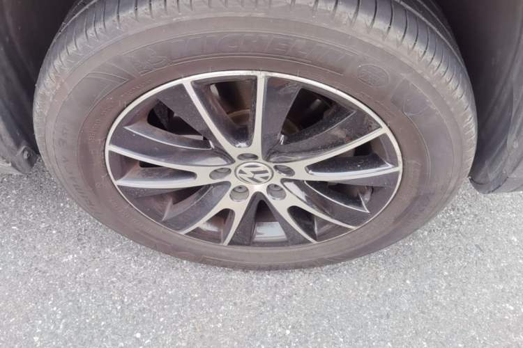 Used Volkswagen Tiguan 2015 1.8TSI Automatic Two-Wheel Drive Luxury Model Left Front Wheel Hub