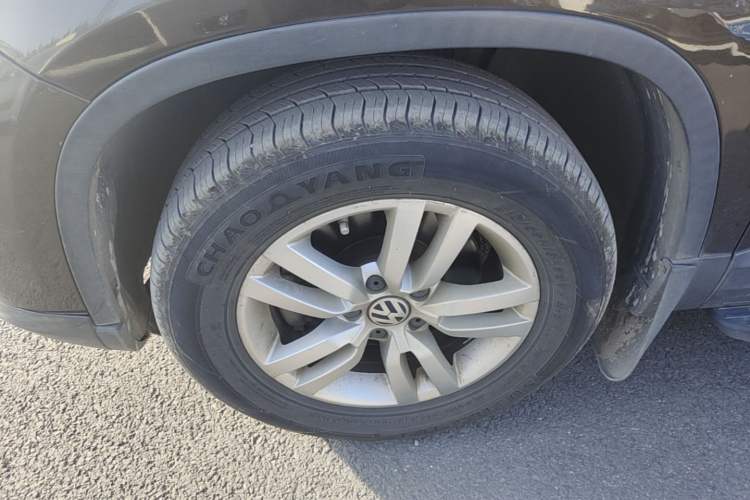 Used Volkswagen Tiguan 2015 1.8TSI Manual Two-Wheel Drive Fashion Edition Left Front Wheel Hub