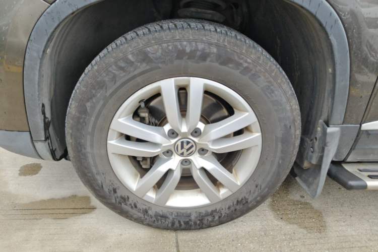 Used Volkswagen Tiguan 2015 1.8TSI Automatic Two-Wheel Drive Trend Edition Left Front Wheel Hub