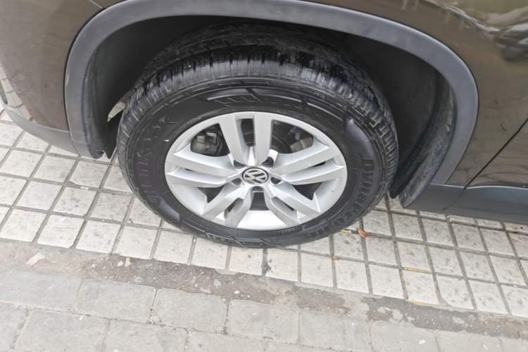 Used Volkswagen Tiguan 2015 1.8TSI Automatic Two-Wheel Drive Trend Edition Left Front Wheel Hub