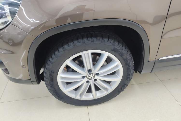 Used Volkswagen Tiguan 2015 2.0 TSI Comfort Edition Left Front Wheel Hub