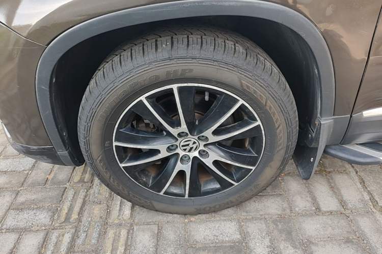 Used Volkswagen Tiguan 2015 1.8TSI Automatic All-Wheel-Drive Luxury Model Left Front Wheel Hub