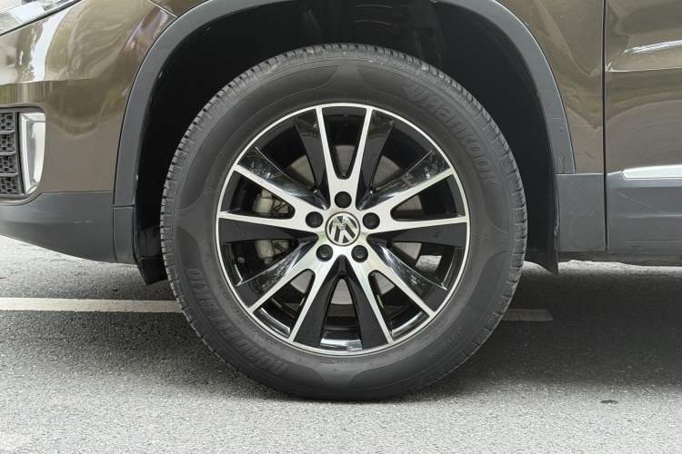 Used Volkswagen Tiguan 2015 1.8TSI Automatic Two-Wheel Drive Luxury Model Left Front Wheel Hub