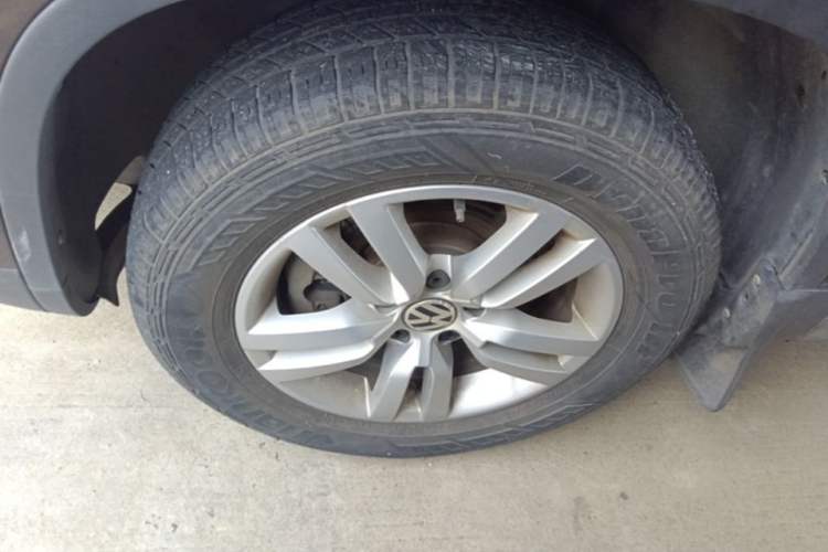 Used Volkswagen Tiguan 2015 1.8TSI Automatic Two-Wheel Drive Trend Edition Left Front Wheel Hub