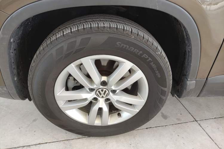 Used Volkswagen Tiguan 2015 1.8TSI Automatic Two-Wheel Drive Trend Edition Left Front Wheel Hub