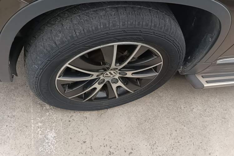 Used Volkswagen Tiguan 2015 1.8TSI Automatic Two-Wheel Drive Luxury Model Left Front Wheel Hub