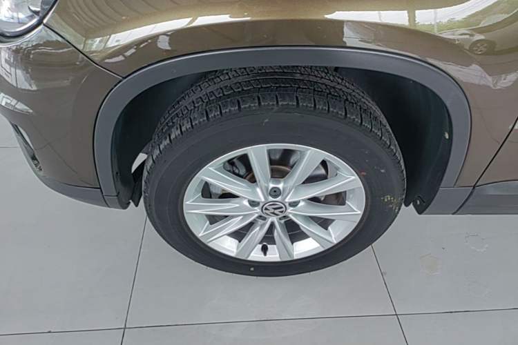 Used Volkswagen Tiguan 2015 1.8TSI Automatic Two-Wheel Drive Comfort Edition Left Front Wheel Hub