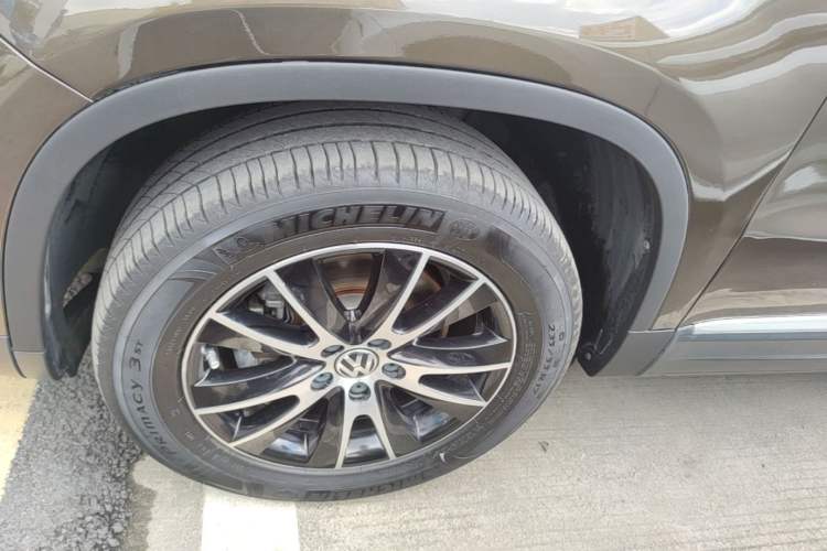 Used Volkswagen Tiguan 2015 1.8TSI Automatic Two-Wheel Drive Luxury Model Left Front Wheel Hub