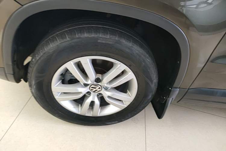 Used Volkswagen Tiguan 2015 1.8TSI Automatic Two-Wheel Drive Trend Edition Left Front Wheel Hub