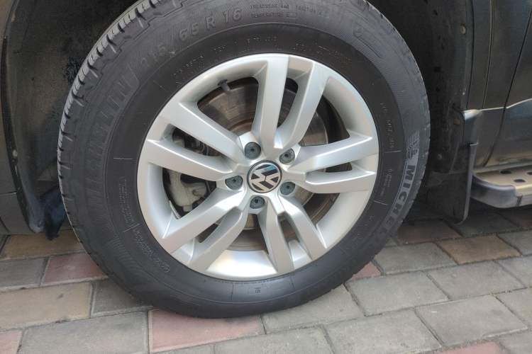 Used Volkswagen Tiguan 2015 1.8TSI Automatic Two-Wheel Drive Trend Edition Left Front Wheel Hub