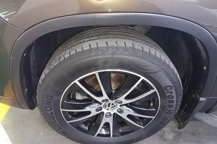 Used Volkswagen Tiguan 2015 1.8TSI Automatic Two-Wheel Drive Luxury Model Left Front Wheel Hub