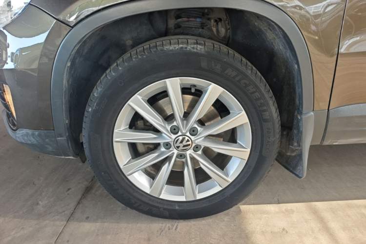 Used Volkswagen Tiguan 2015 1.8TSI Automatic Two-Wheel Drive Comfort Edition Left Front Wheel Hub