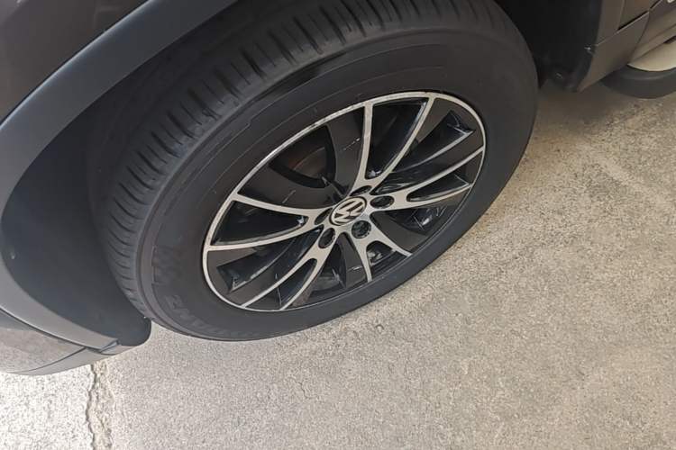 Used Volkswagen Tiguan 2015 1.8TSI Automatic Two-Wheel Drive Luxury Model Left Front Wheel Hub