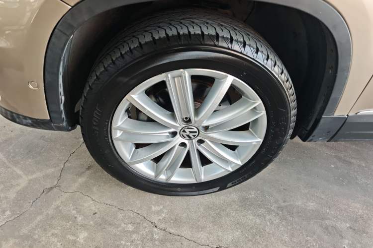 Used Volkswagen Tiguan 2015 2.0 TSI Comfort Edition Left Front Wheel Hub