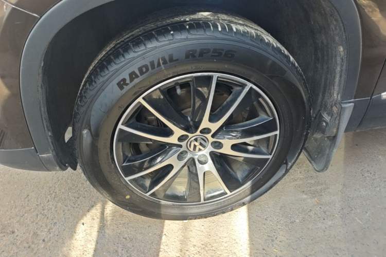 Used Volkswagen Tiguan 2015 1.8TSI Automatic Two-Wheel Drive Luxury Model Left Front Wheel Hub