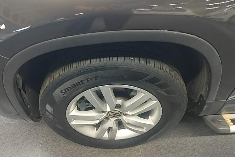 Used Volkswagen Tiguan 2015 1.8TSI Automatic Two-Wheel Drive Trend Edition Left Front Wheel Hub