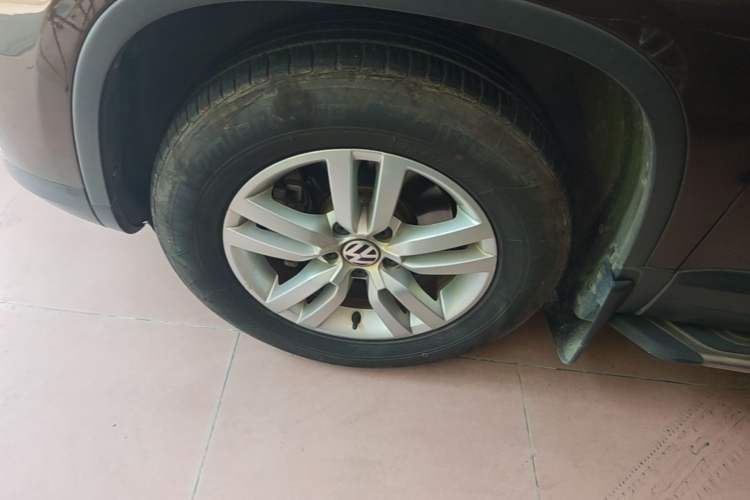 Used Volkswagen Tiguan 2015 1.8TSI Automatic Two-Wheel Drive Trend Edition Left Front Wheel Hub