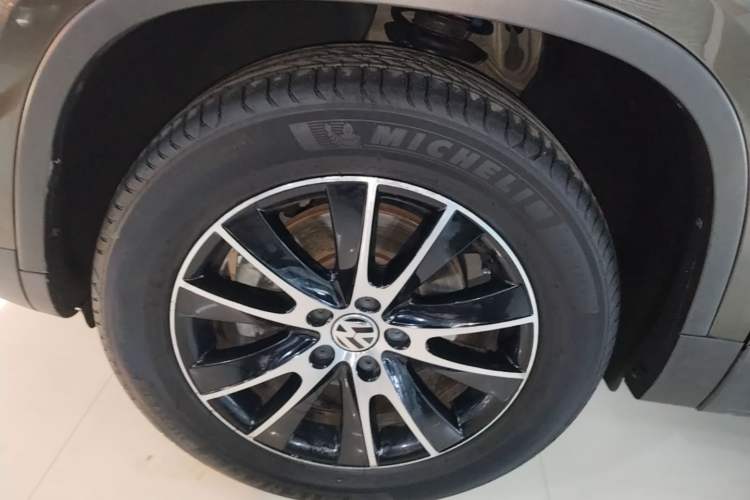Used Volkswagen Tiguan 2015 1.8TSI Automatic All-Wheel-Drive Luxury Model Left Front Wheel Hub