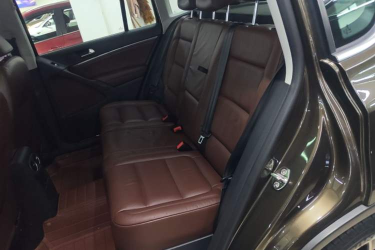 Used Volkswagen Tiguan 2015 1.8TSI Automatic All-Wheel-Drive Luxury Model Left Rear Seat