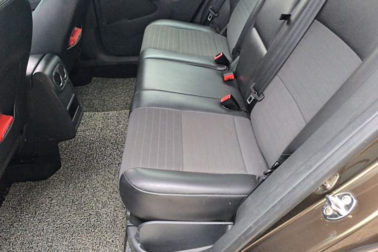 Used Volkswagen Tiguan 2015 1.8TSI Automatic Two-Wheel Drive Trend Edition Left Rear Seat