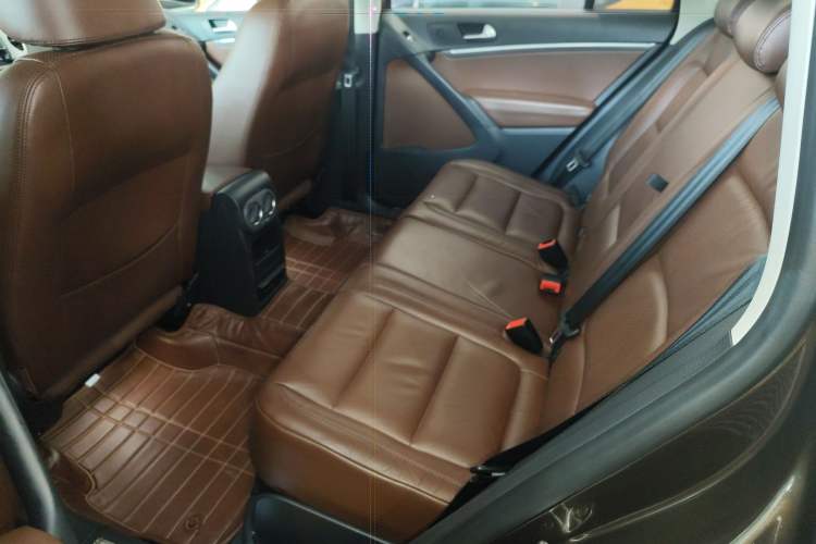 Used Volkswagen Tiguan 2015 2.0 TSI Automatic All-Wheel Drive Luxury Edition Left Rear Seat