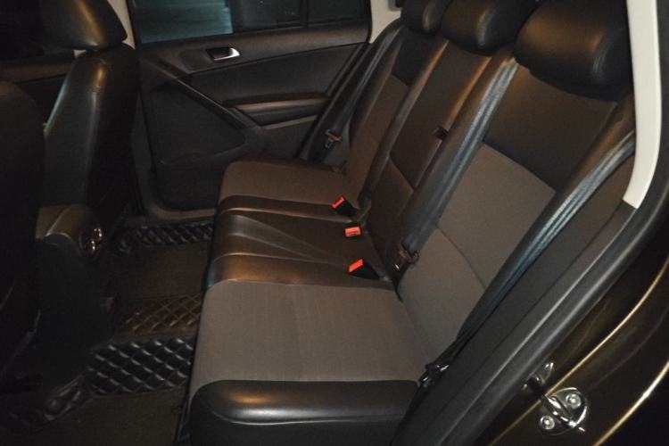 Used Volkswagen Tiguan 2015 1.8TSI Manual Two-Wheel Drive Fashion Edition Left Rear Seat