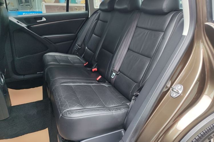 Used Volkswagen Tiguan 2015 2.0 TSI Automatic All-Wheel Drive Luxury Edition Left Rear Seat