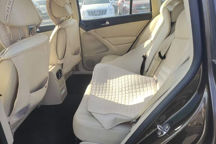 Used Volkswagen Tiguan 2015 1.8TSI Manual Two-Wheel Drive Fashion Edition Left Rear Seat